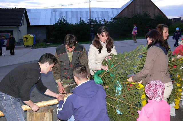 Stavanie mája 30. 4. 2008