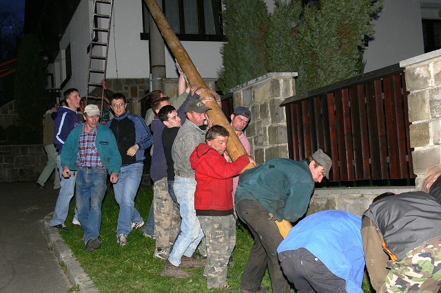 Stavanie mája 30. 4. 2008