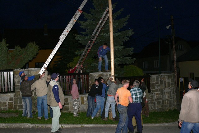 Stavanie mája 30. 4. 2008