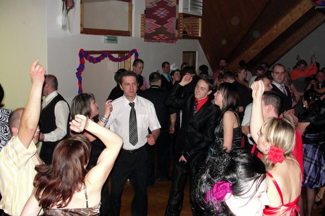 Miesta na tancovanie by mohlo byť aj troška viac, ale zmestili sa všetci... 5. 1. 2011