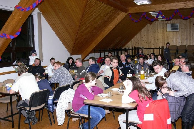 Pred vyhlásením výsledkov malé občerstvenie a posedenie... 9. 1. 2011