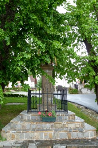 Opravený podstavec pod sochou sv. Floriána, 19. 5. 2011