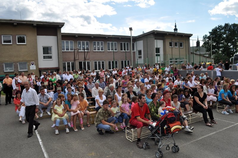 Nie všetkým sa ušlo miesto na sedenie, 14. 8. 2011